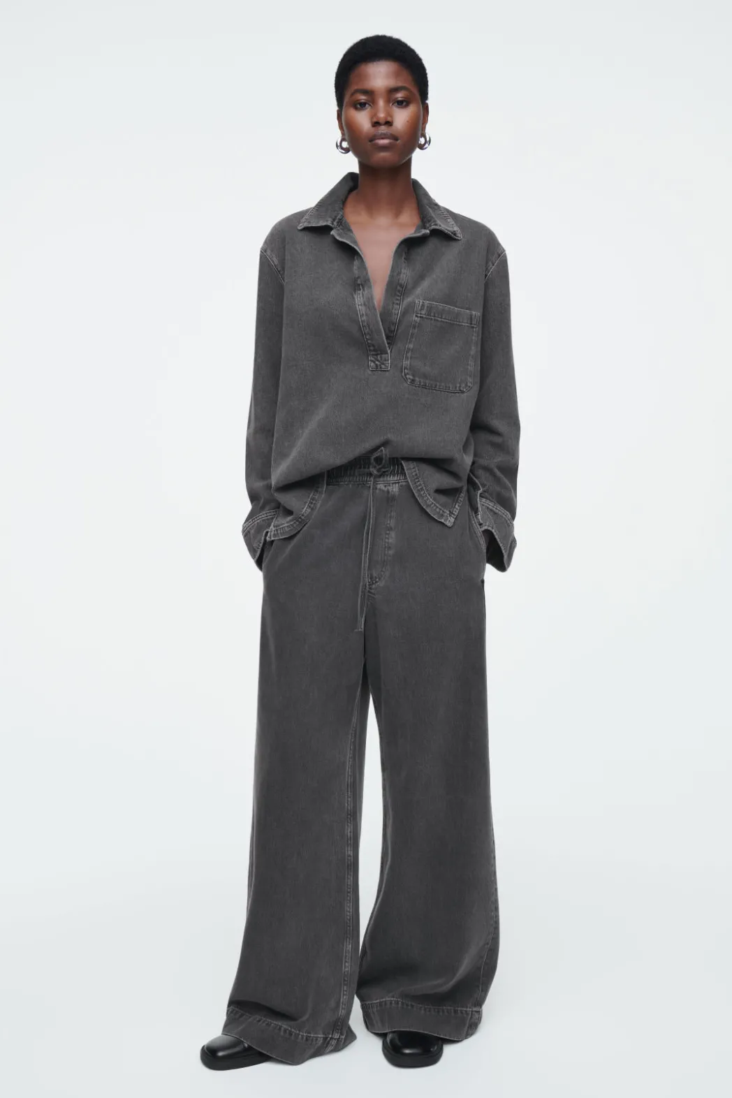 Discount COS WIDE-LEG FLUID DENIM PANTS WASHED BLACK