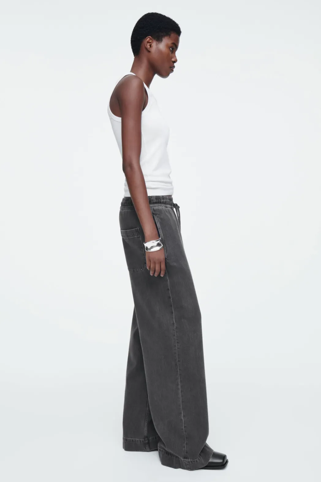 Discount COS WIDE-LEG FLUID DENIM PANTS WASHED BLACK