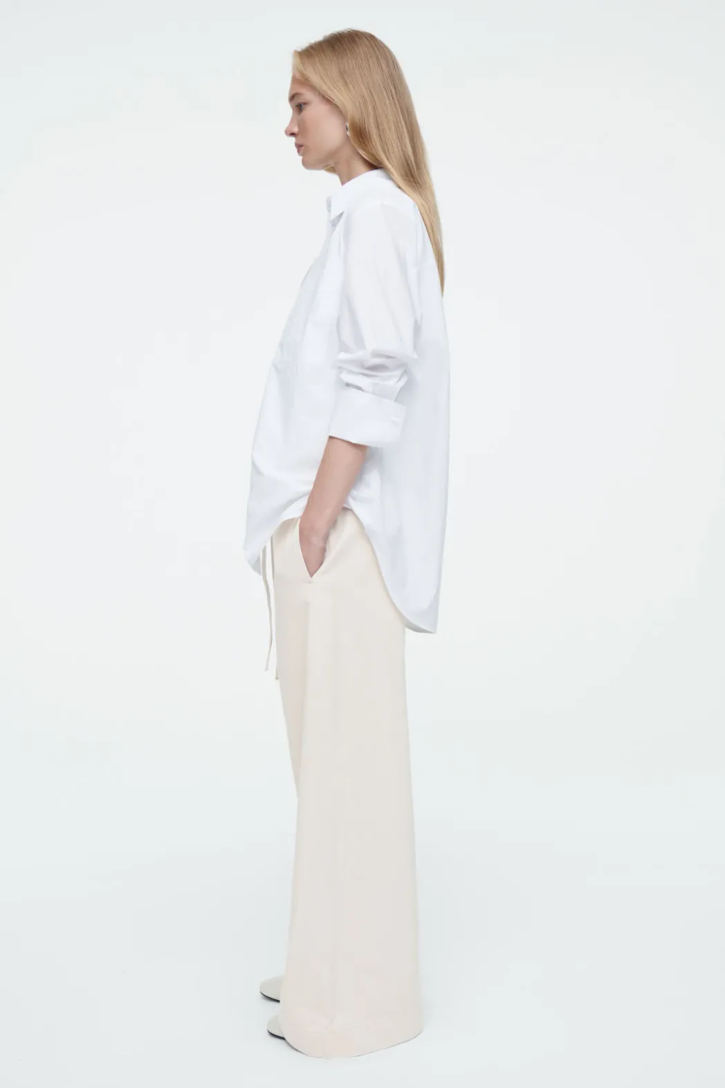 Online COS WIDE-LEG FLUID DENIM PANTS ECRU
