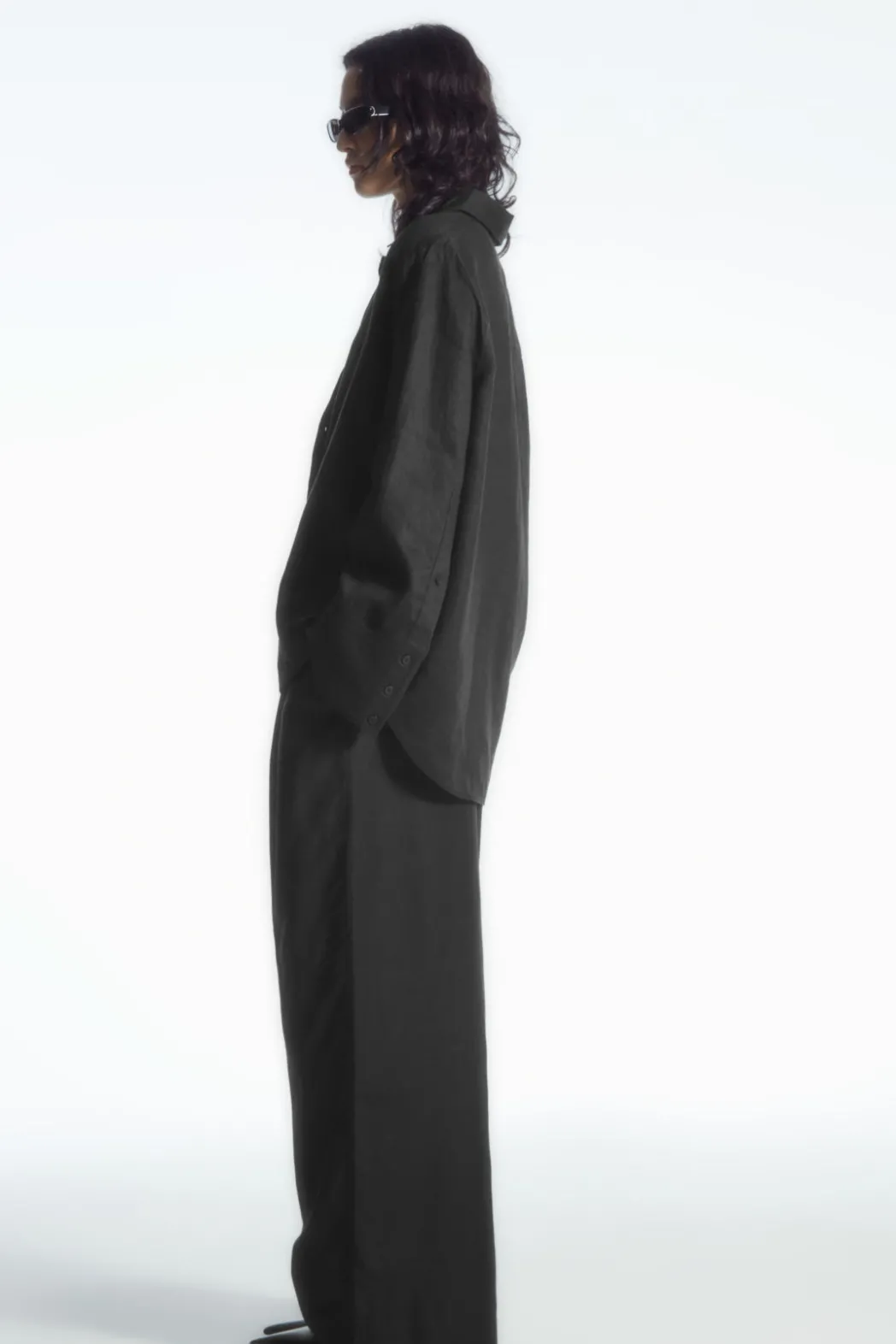 Discount COS WIDE-SLEEVED LINEN SHIRT BLACK