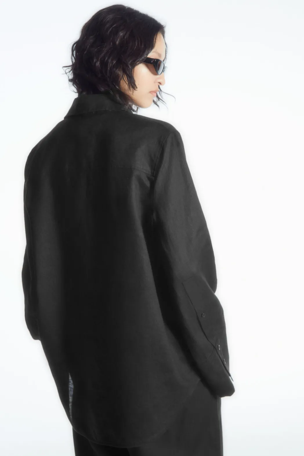Discount COS WIDE-SLEEVED LINEN SHIRT BLACK