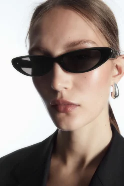 Outlet COS WING SUNGLASSES - CAT-EYE BLACK