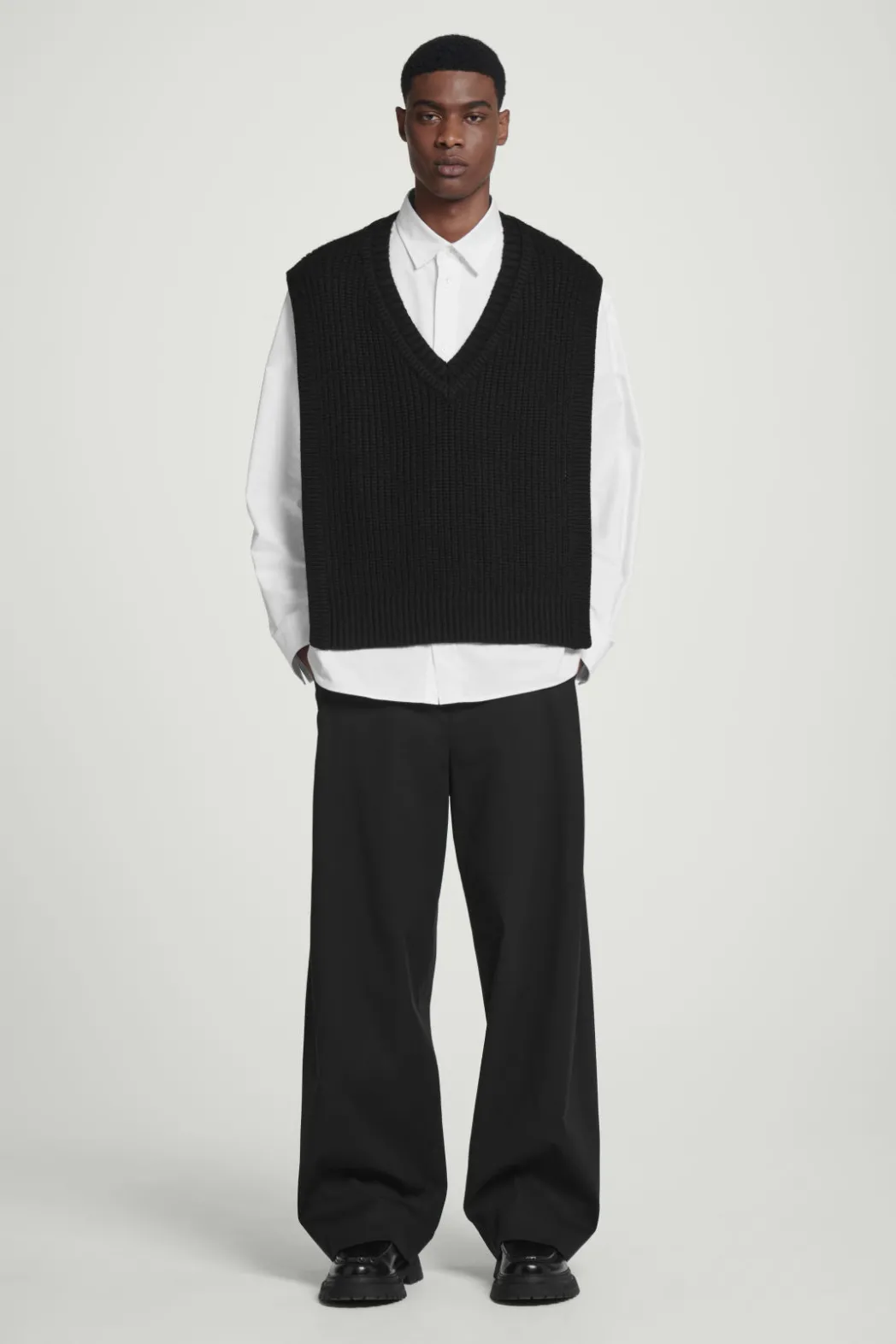 Discount COS WOOL-CASHMERE V-NECK HYBRID TANK BLACK
