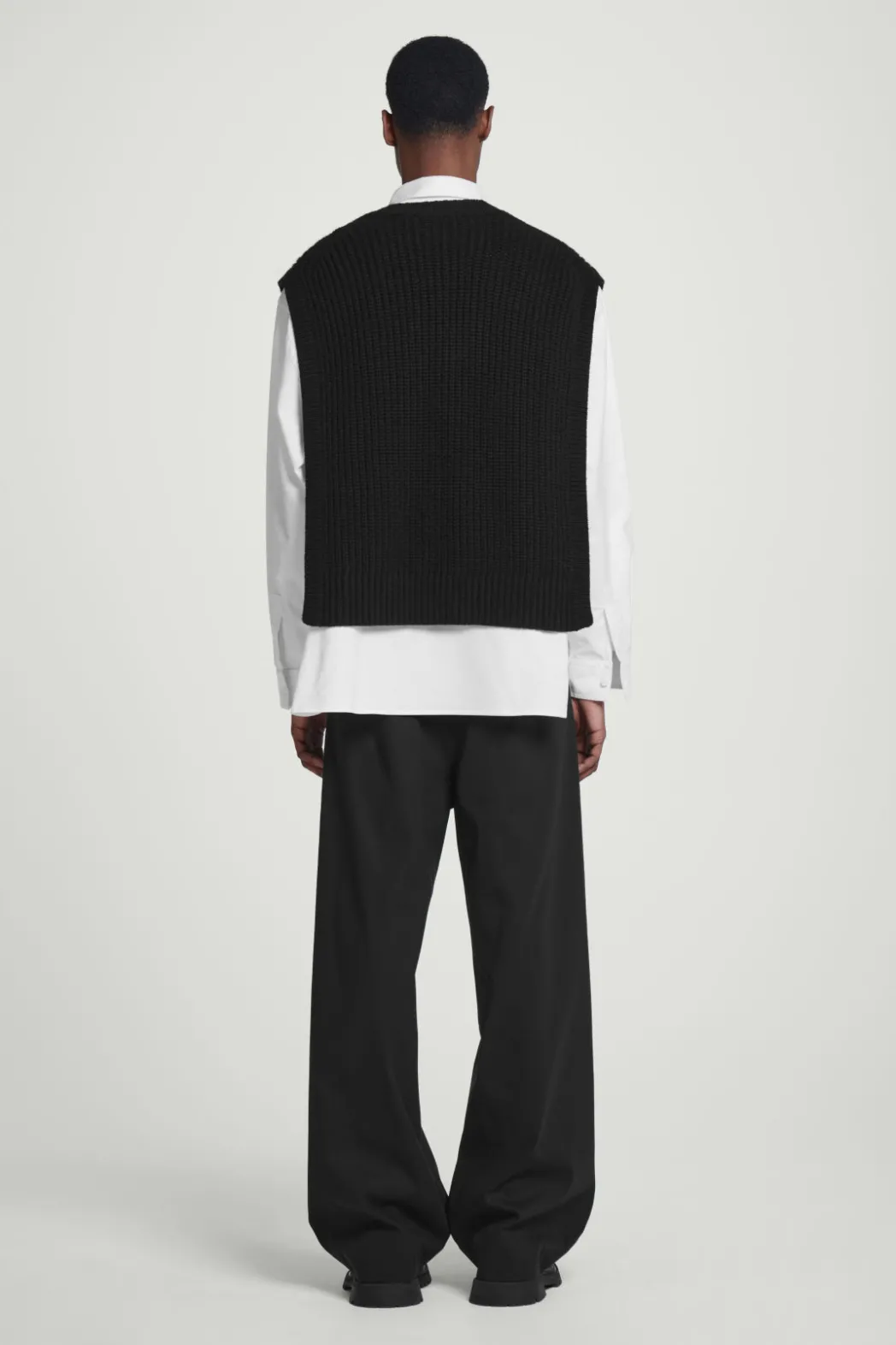 Discount COS WOOL-CASHMERE V-NECK HYBRID TANK BLACK