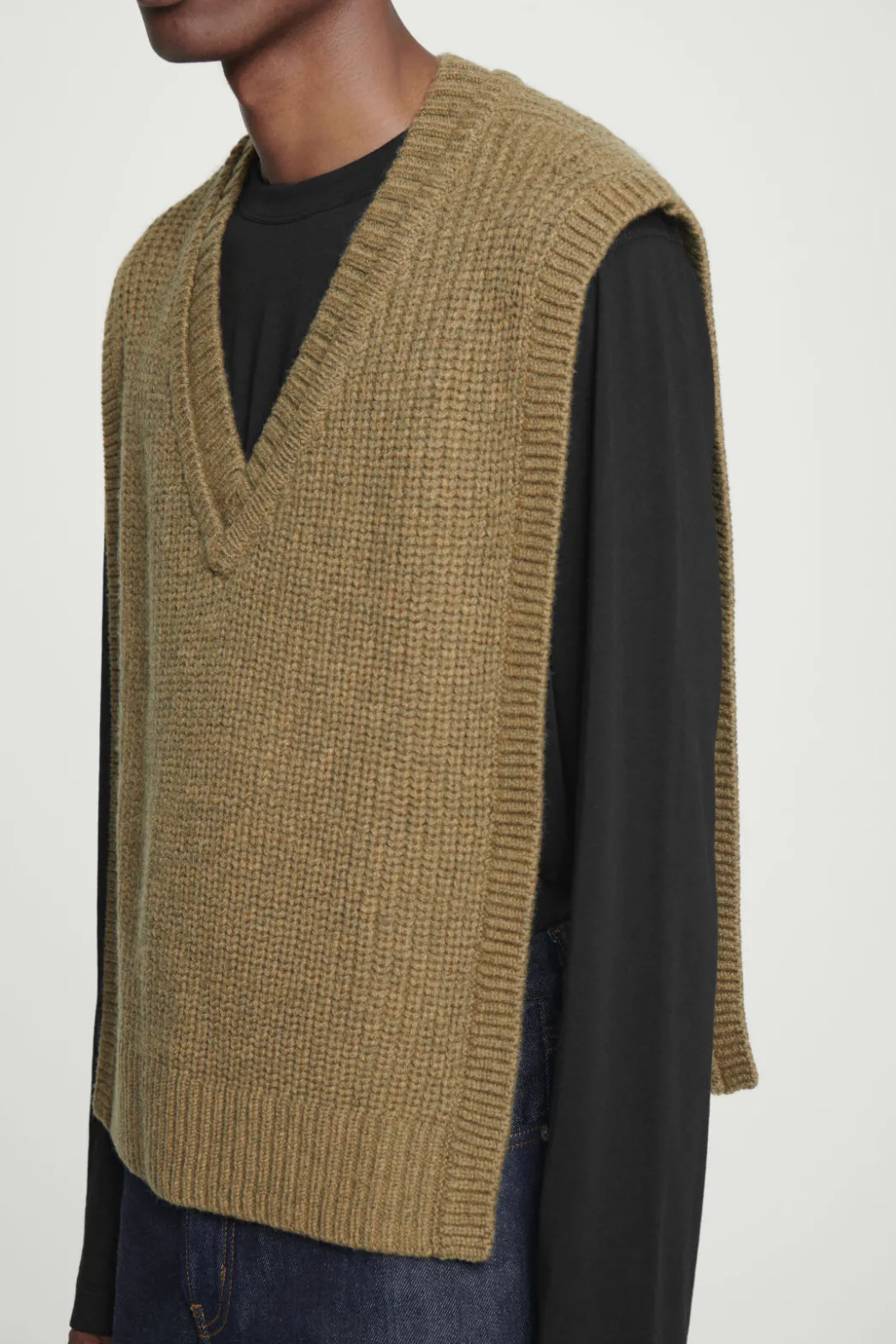 Outlet COS WOOL-CASHMERE V-NECK HYBRID TANK DARK GREEN