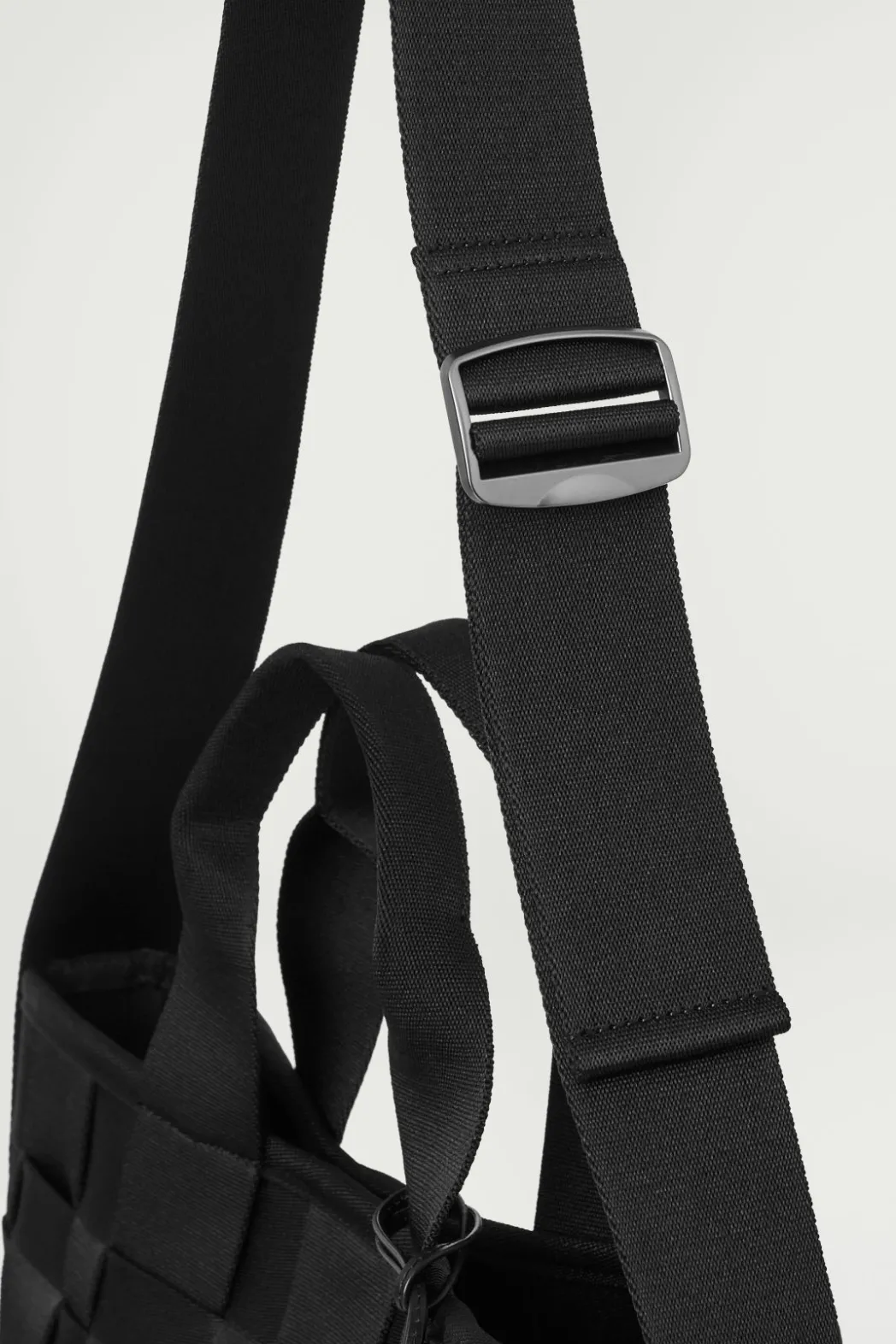 Outlet COS WOVEN TOTE - WEBBING BLACK